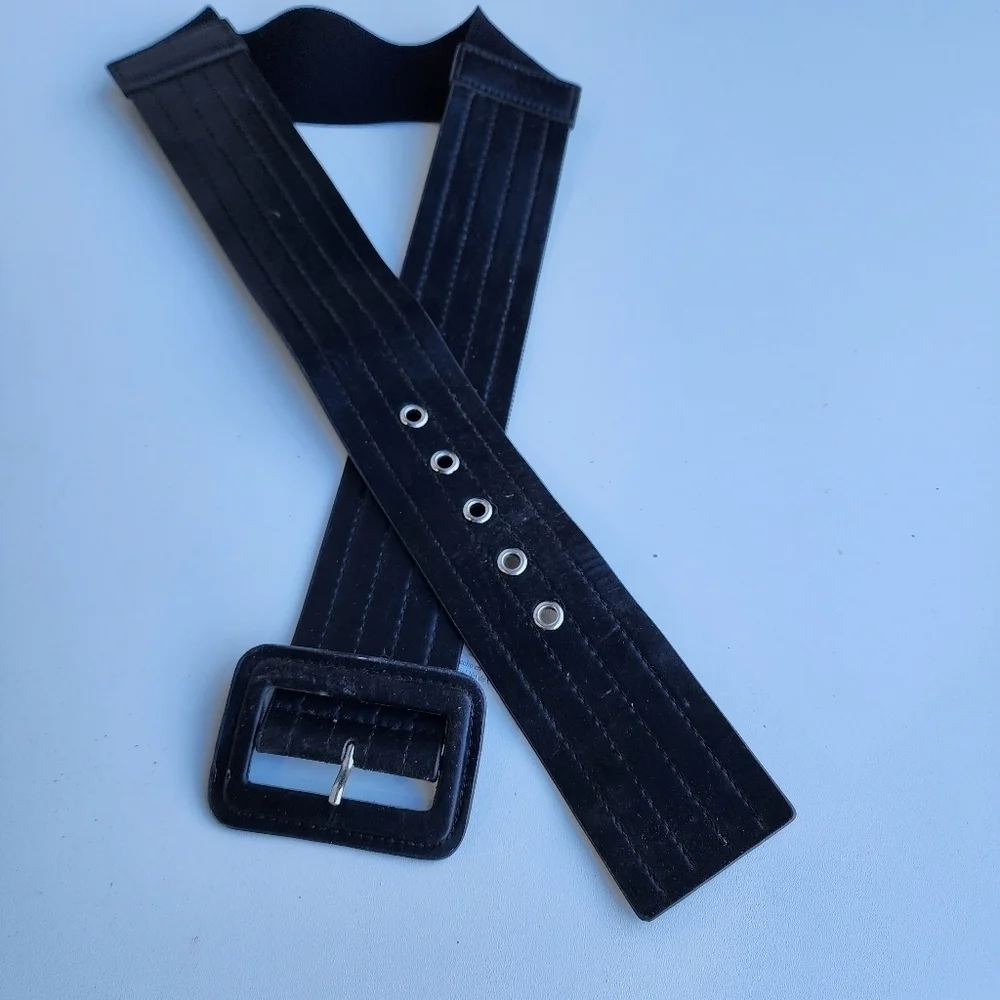 Black Belt Bag with Textured Fabric and Adjustable Size